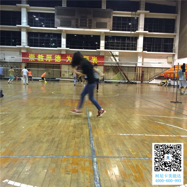 男神訓(xùn)練我們家五行缺運動的萌萌噠女神練球