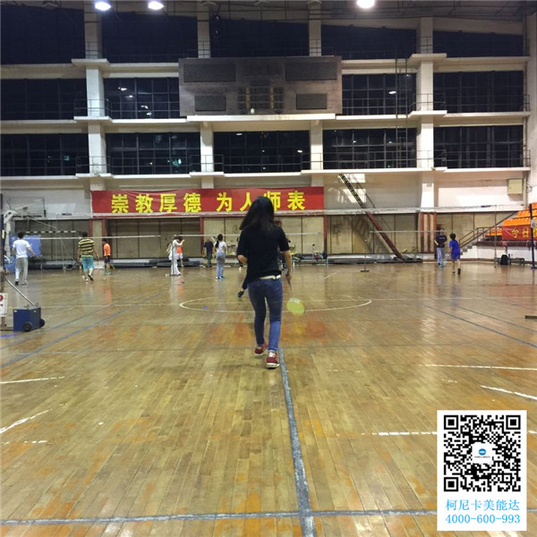 男神訓(xùn)練我們家五行缺運動的萌萌噠女神練球