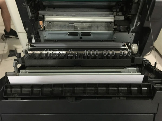 柯尼卡美能達bizhub423復(fù)印機卡紙-科頤辦公工程師處理 柯尼卡美能達bizhub423復(fù)印機卡紙-科頤辦公工程師處理